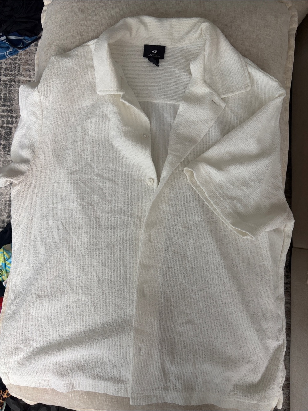 H&M White Short-Sleeve Button-Down Knit Shirt